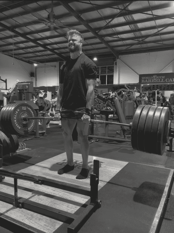 girl with barbell on her back